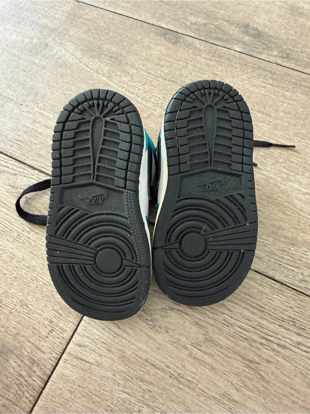 Nike Air Jordan Sneakers - Toddler 6C - Teal White Black High-Top